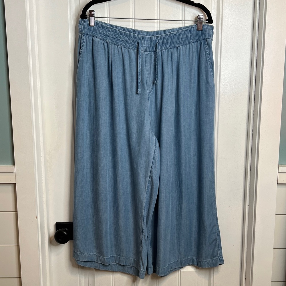 LOGO 100% Lyocell Wide Leg Drawstring Elastic Waist Cropped Pants. Size Large.
